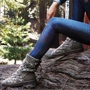UGG Women Grey Slouchy Knit Sweater Short Boots